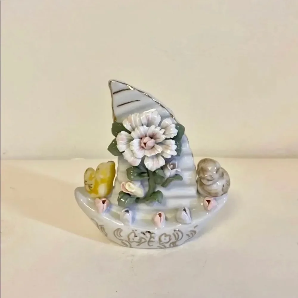 Vintage Ceramic Asian Floral Ship‎ Mini Vase